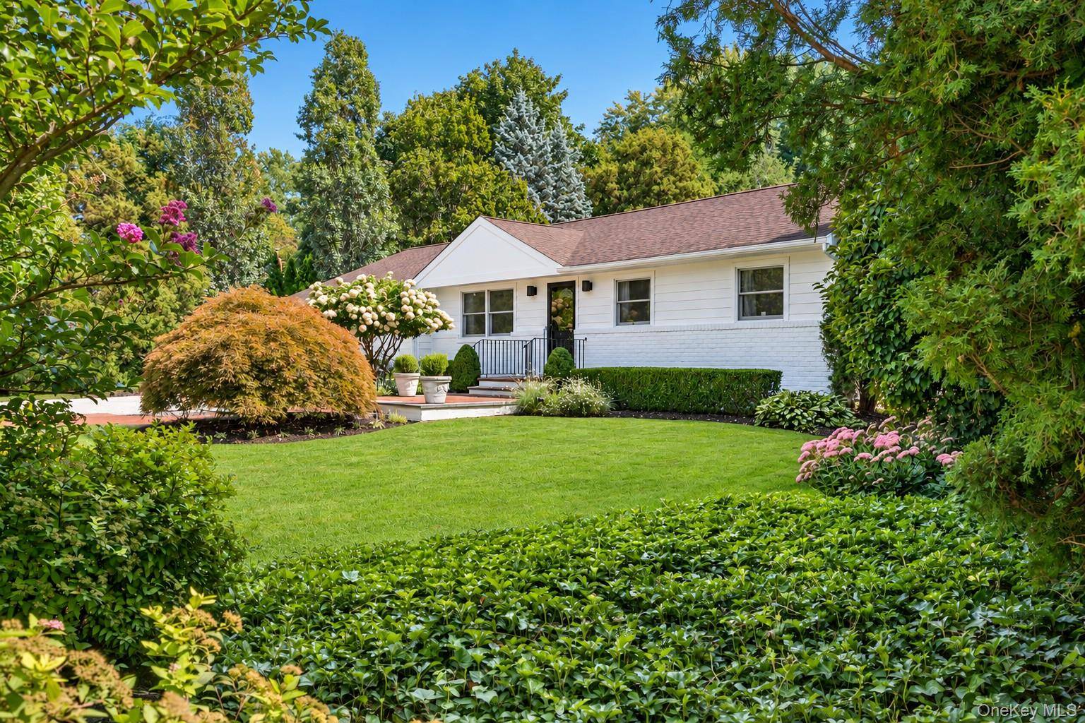 10 Magenta LN, East Northport, NY 11731