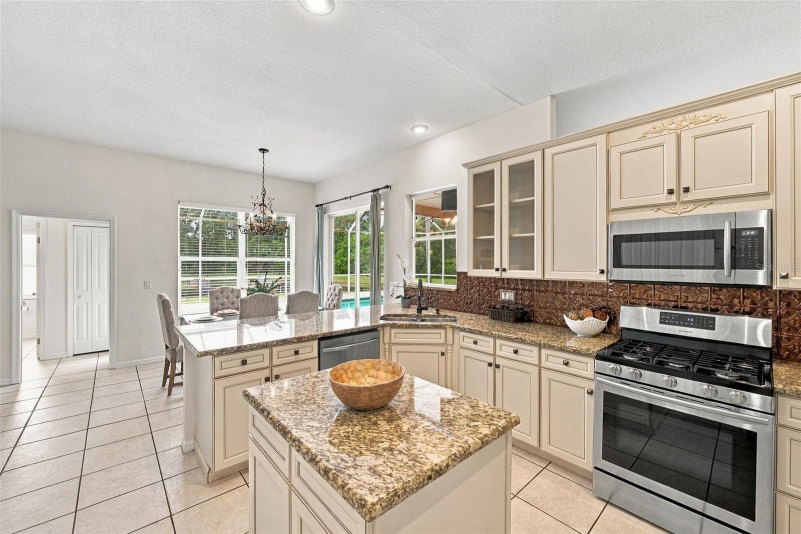 12427 BRISTOL COMMONS CIR, Tampa, FL 33626