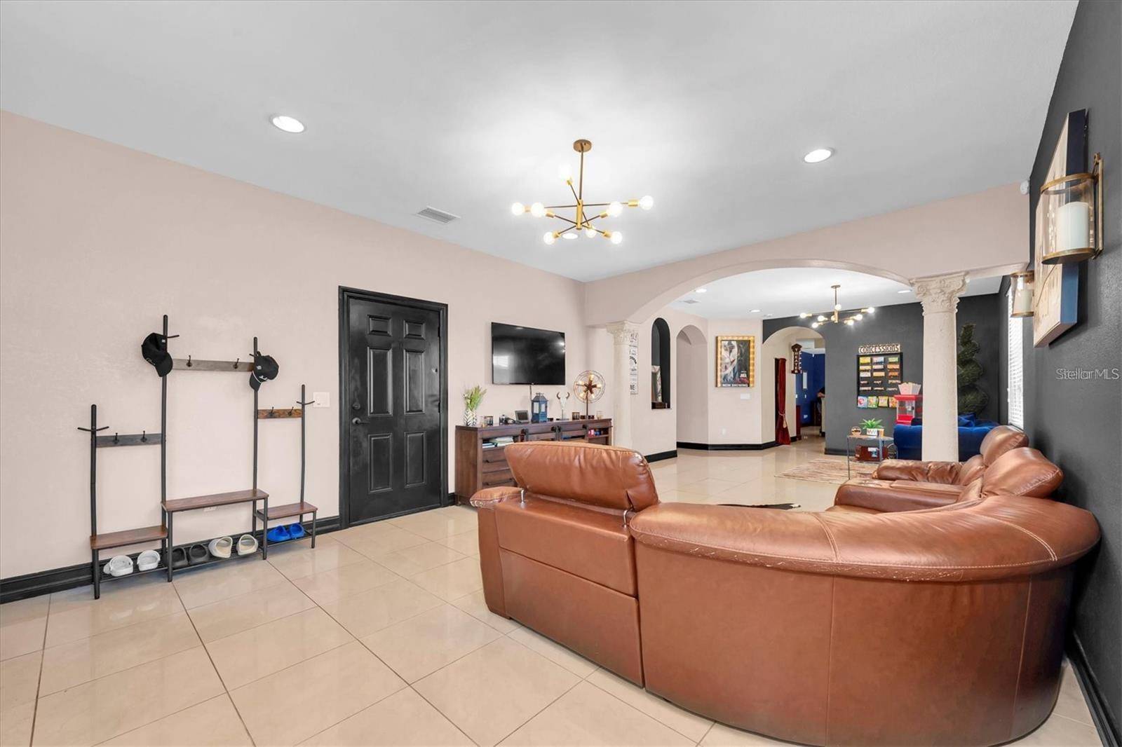 8930 N NEWPORT AVE, Tampa, FL 33604