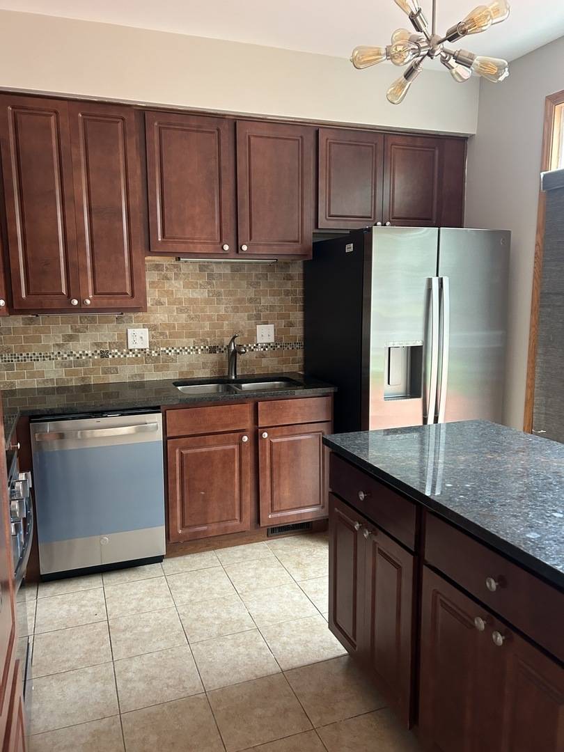 2812 Troon DR, Montgomery, IL 60538