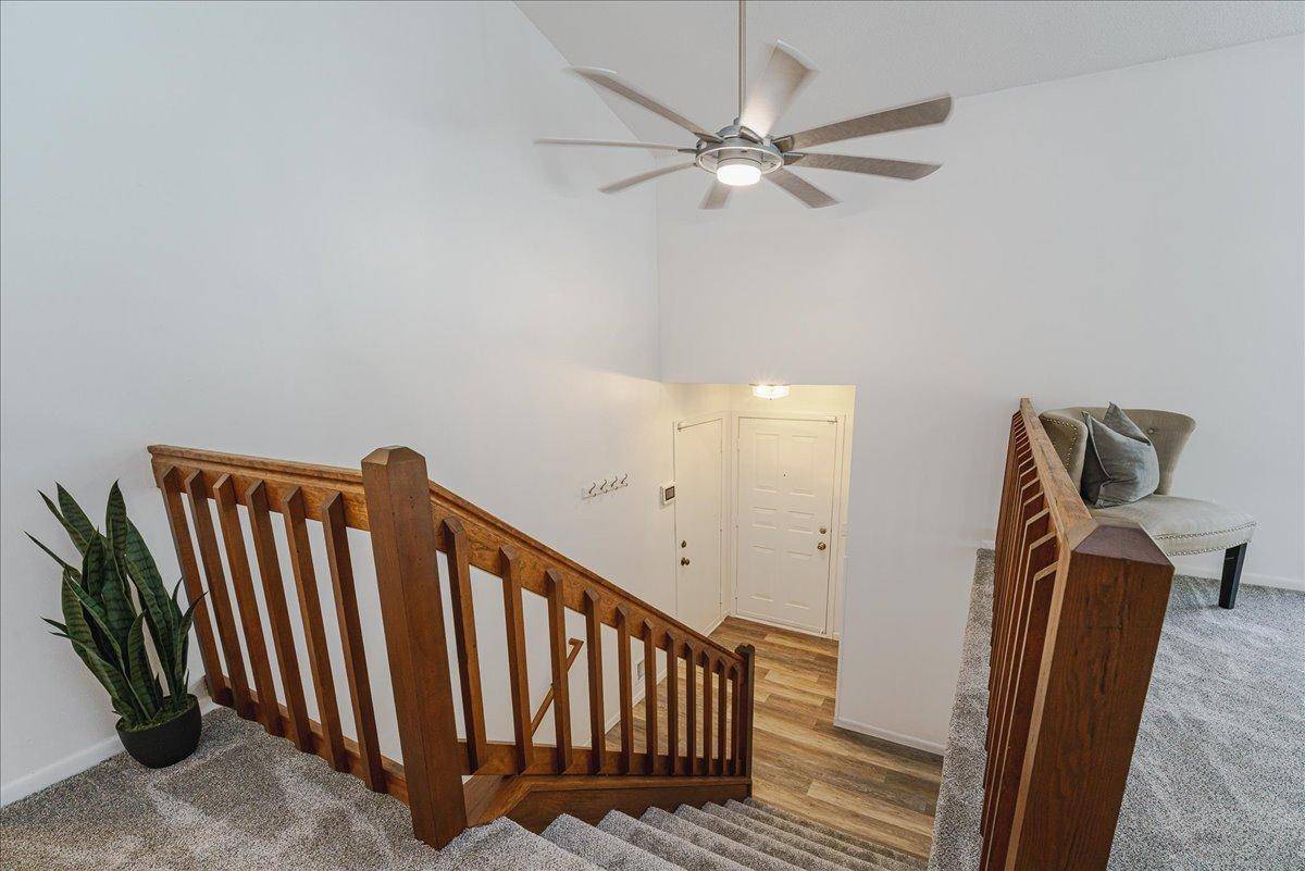 1712 Rio Loma DR, Burnsville, MN 55337