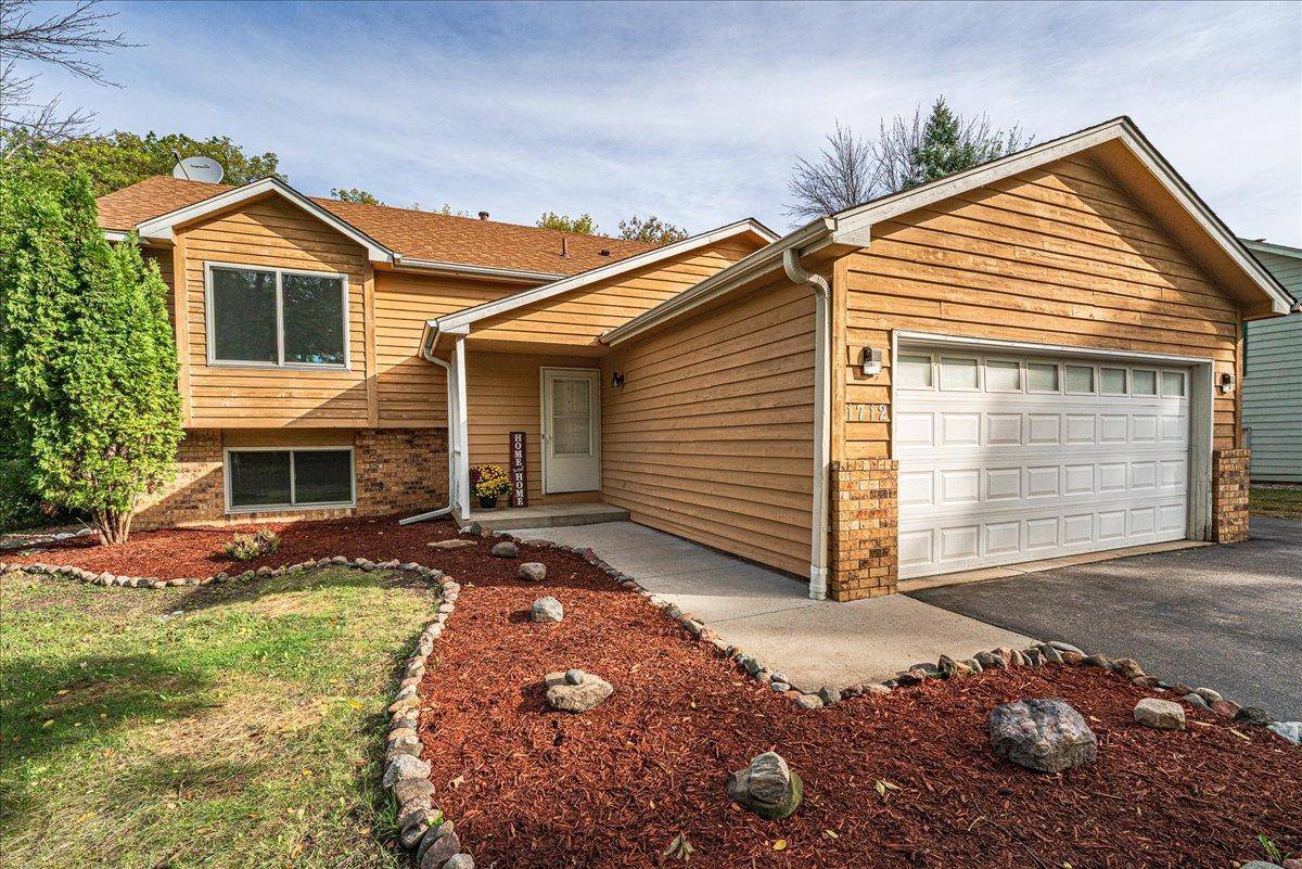 1712 Rio Loma DR, Burnsville, MN 55337