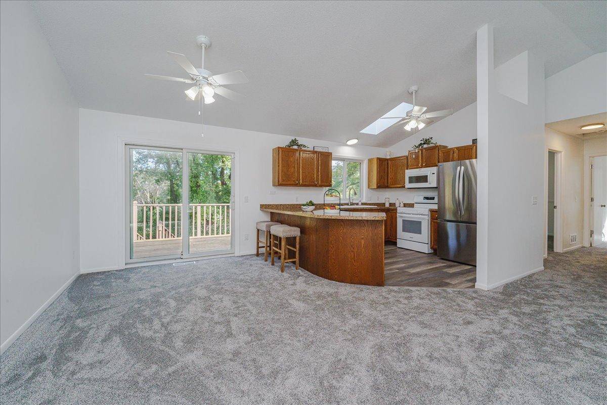 1712 Rio Loma DR, Burnsville, MN 55337