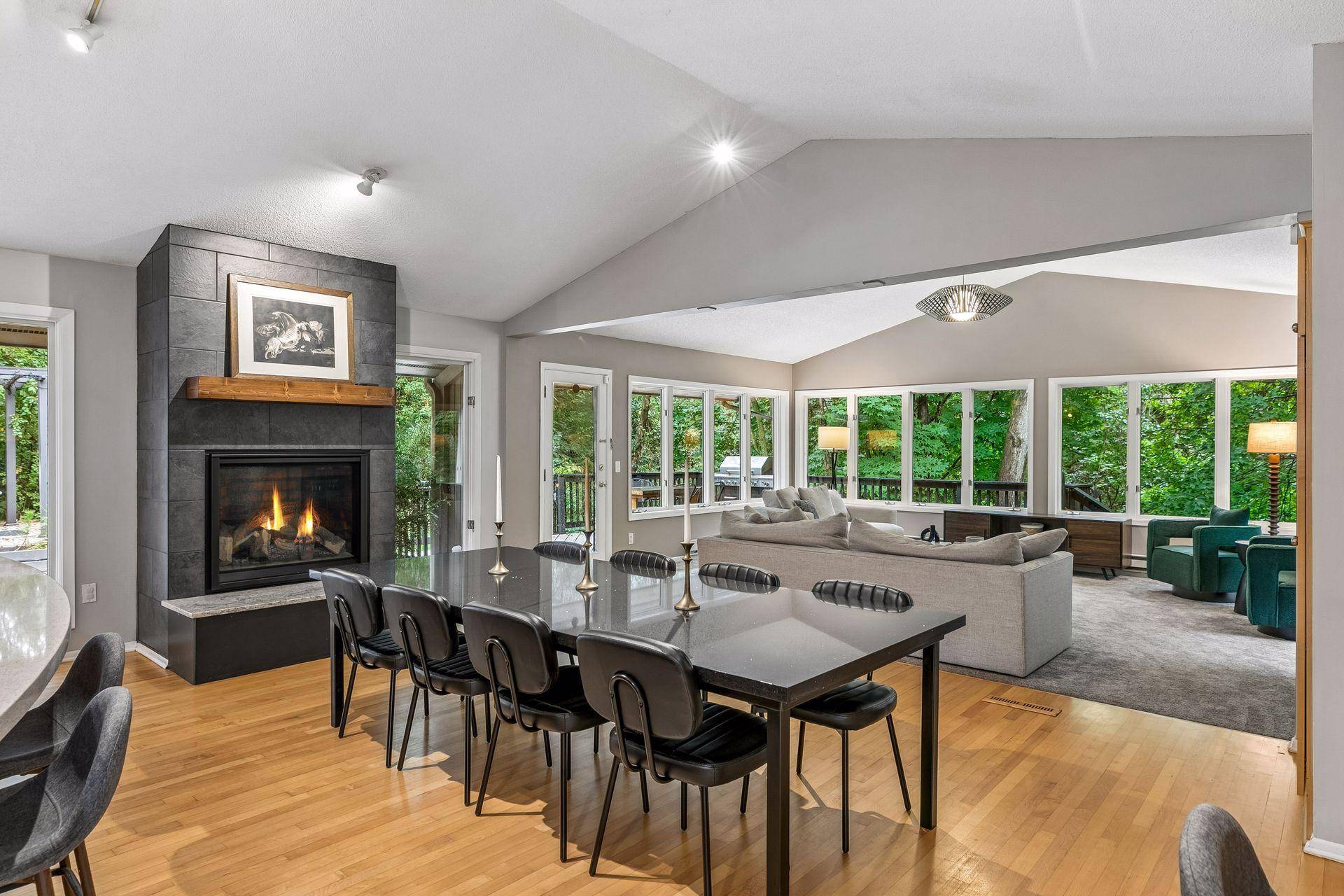 15 High Circle WAY, North Oaks, MN 55127