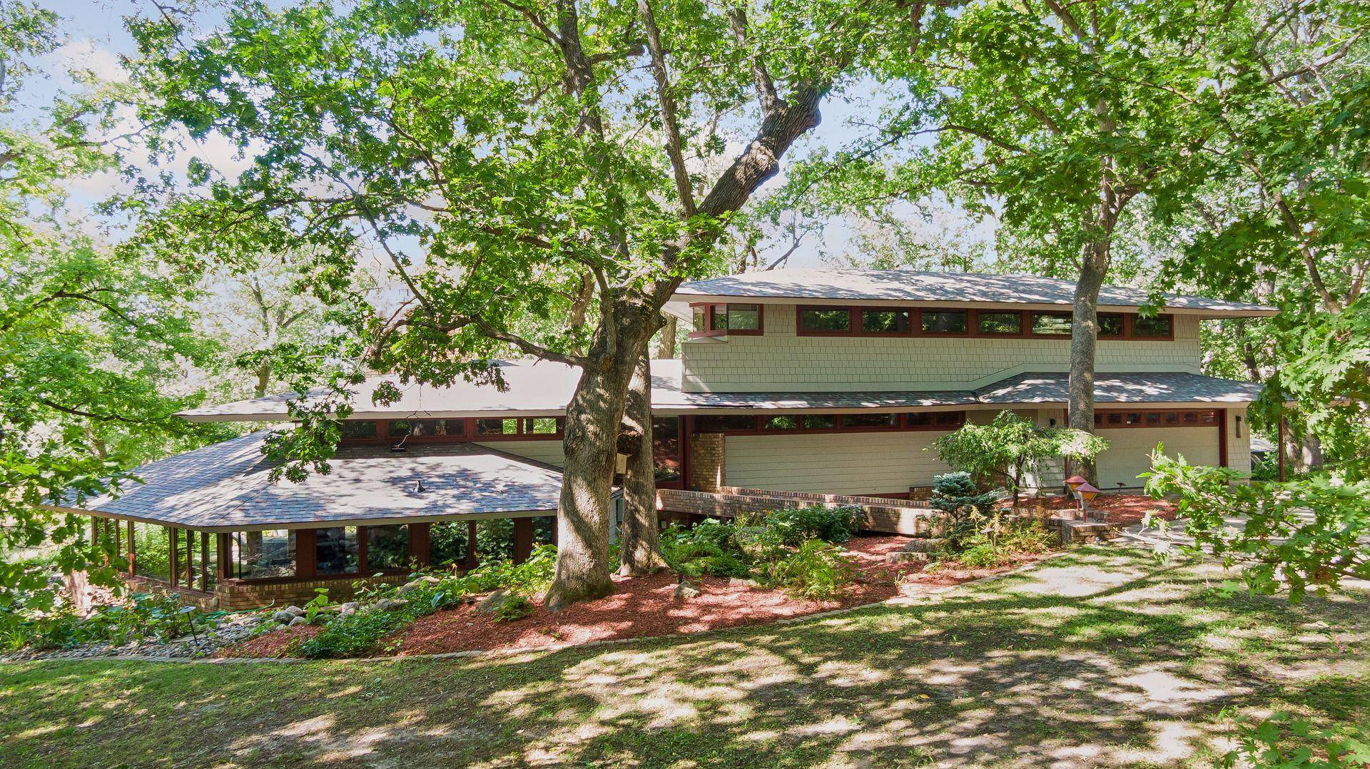 4 Thrush LN, North Oaks, MN 55127