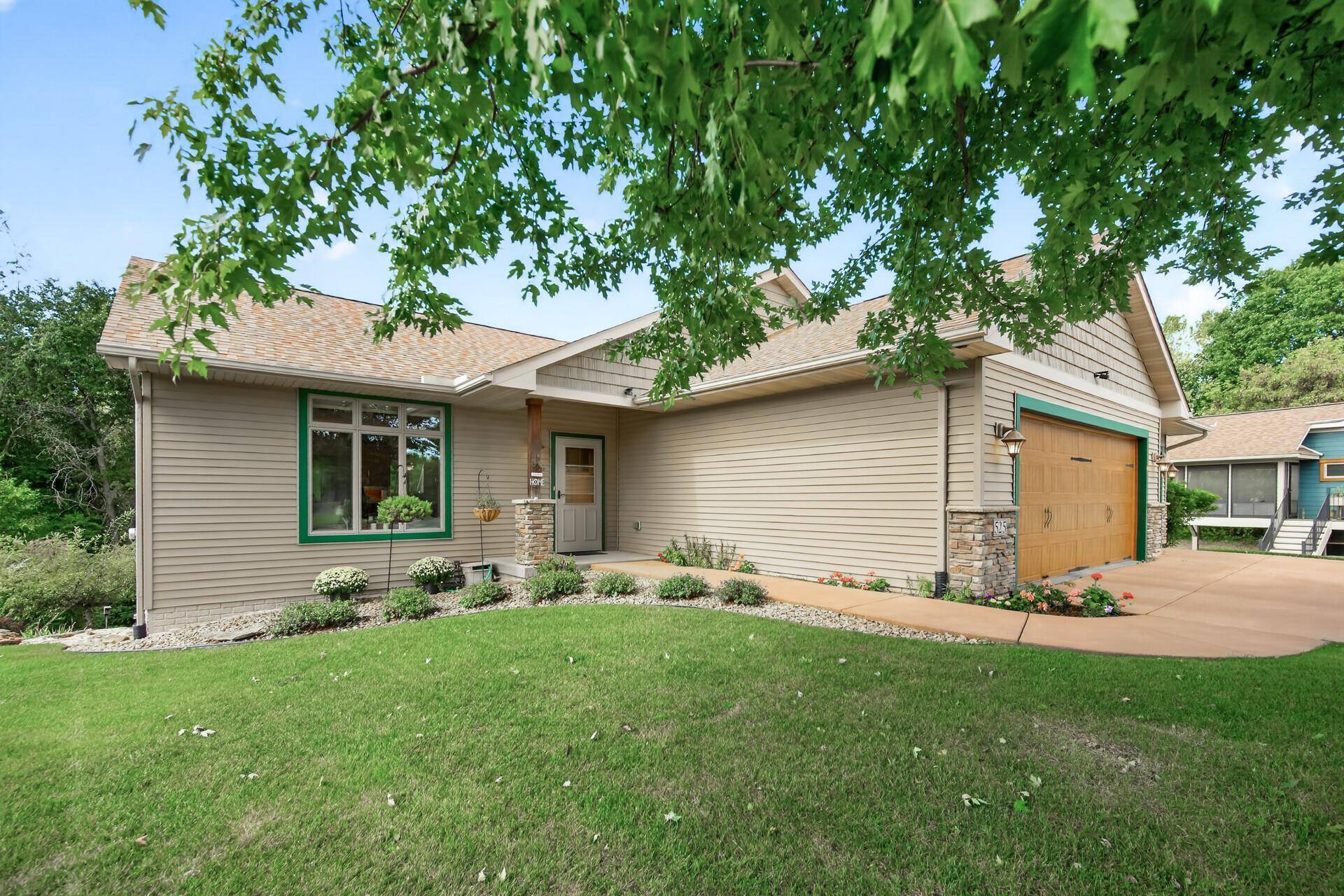 525 Devin LN, River Falls, WI 54022