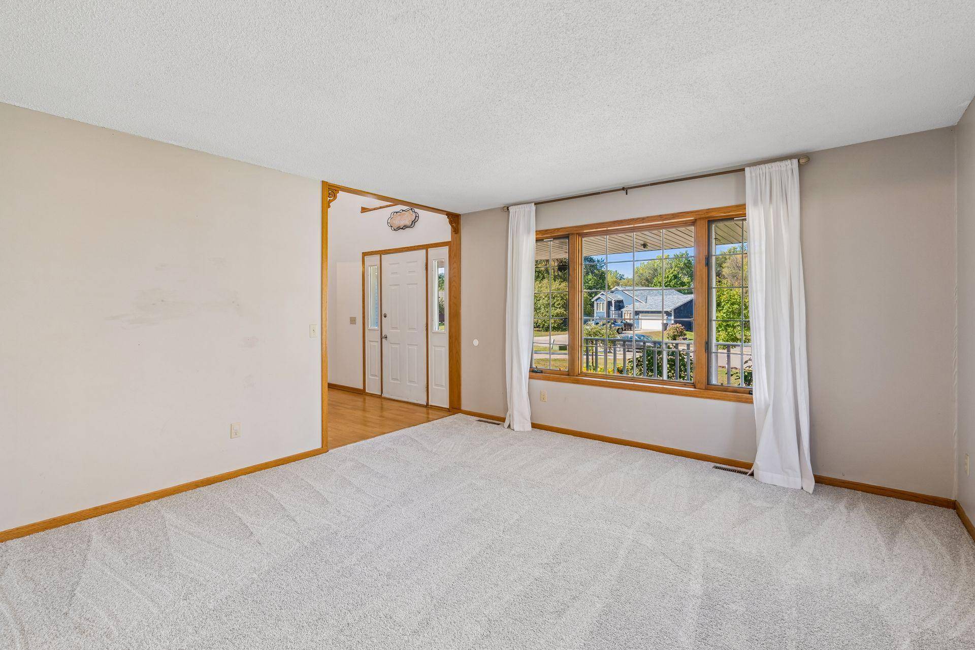 5027 Forest Glen CT, Savage, MN 55378