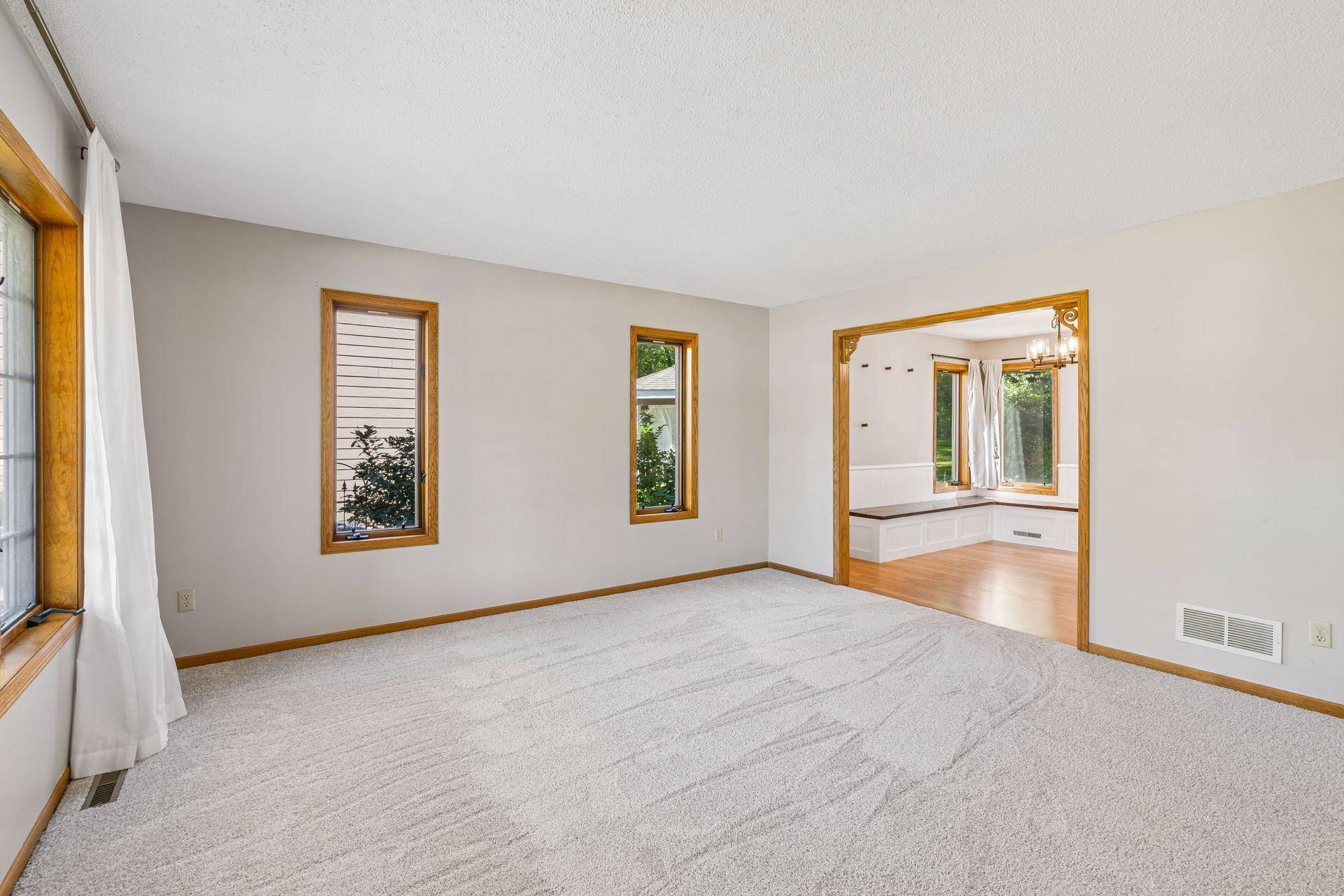 5027 Forest Glen CT, Savage, MN 55378
