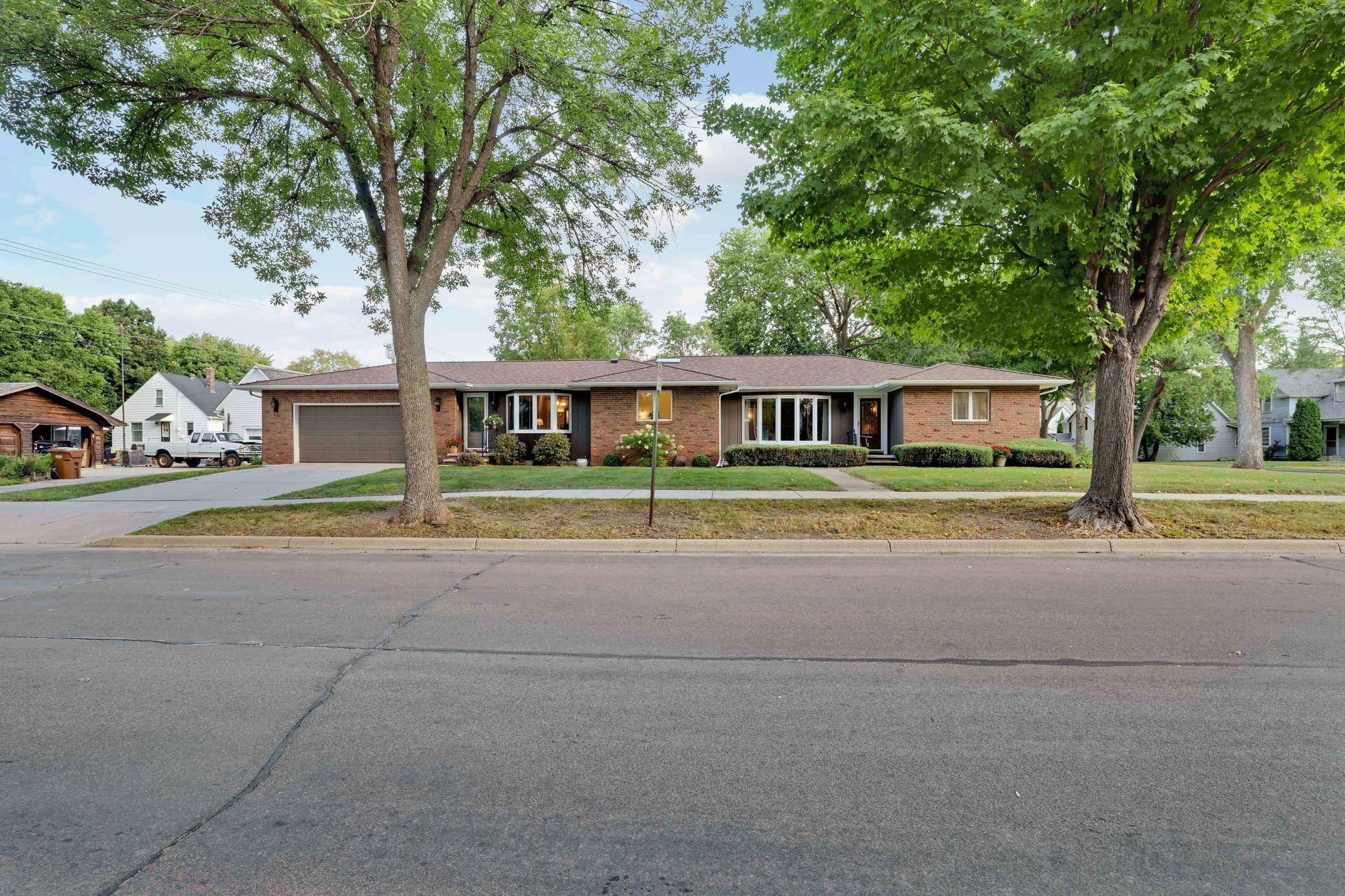 611 E Sheridan AVE, Montevideo, MN 56265