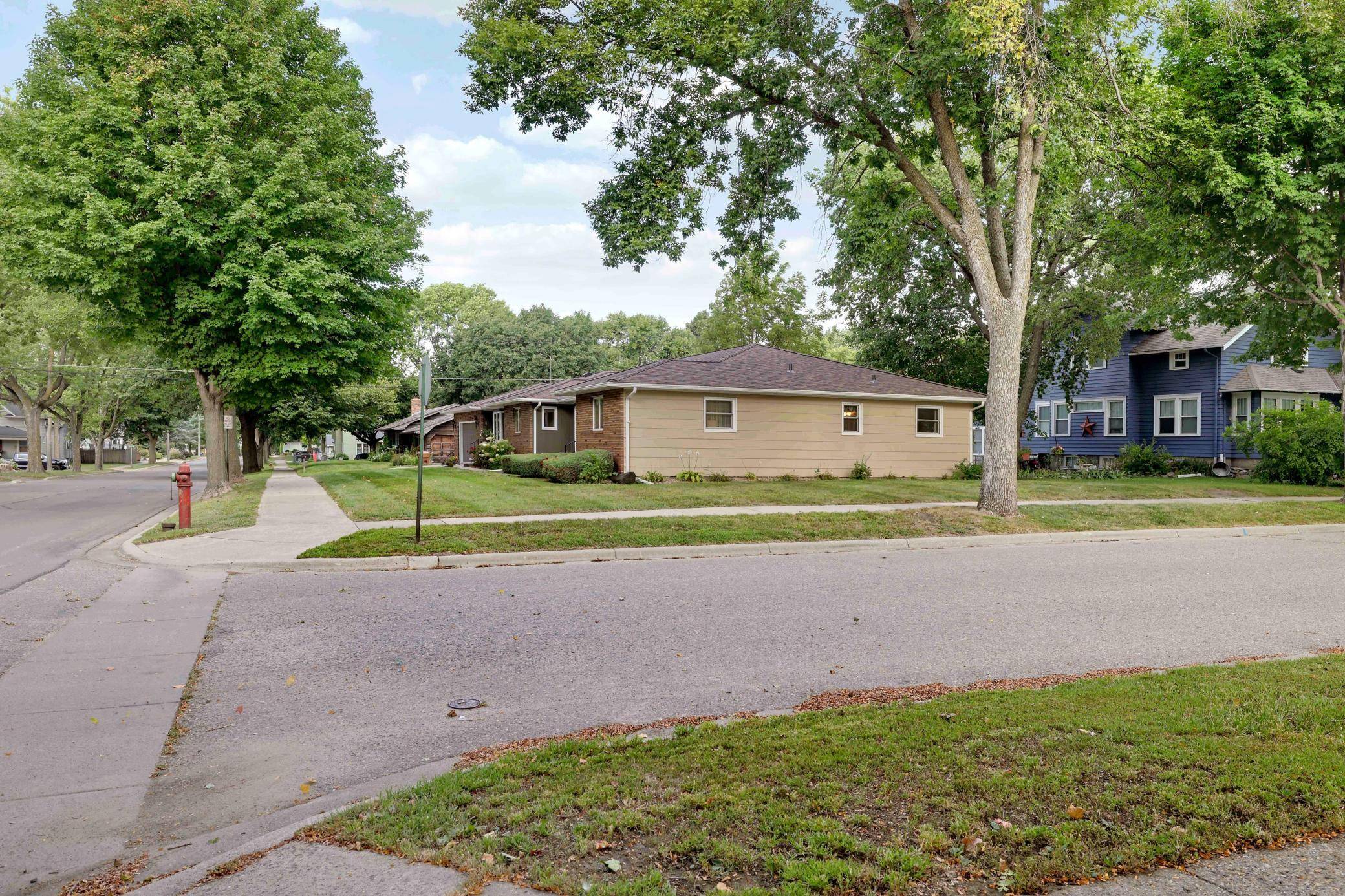 611 E Sheridan AVE, Montevideo, MN 56265