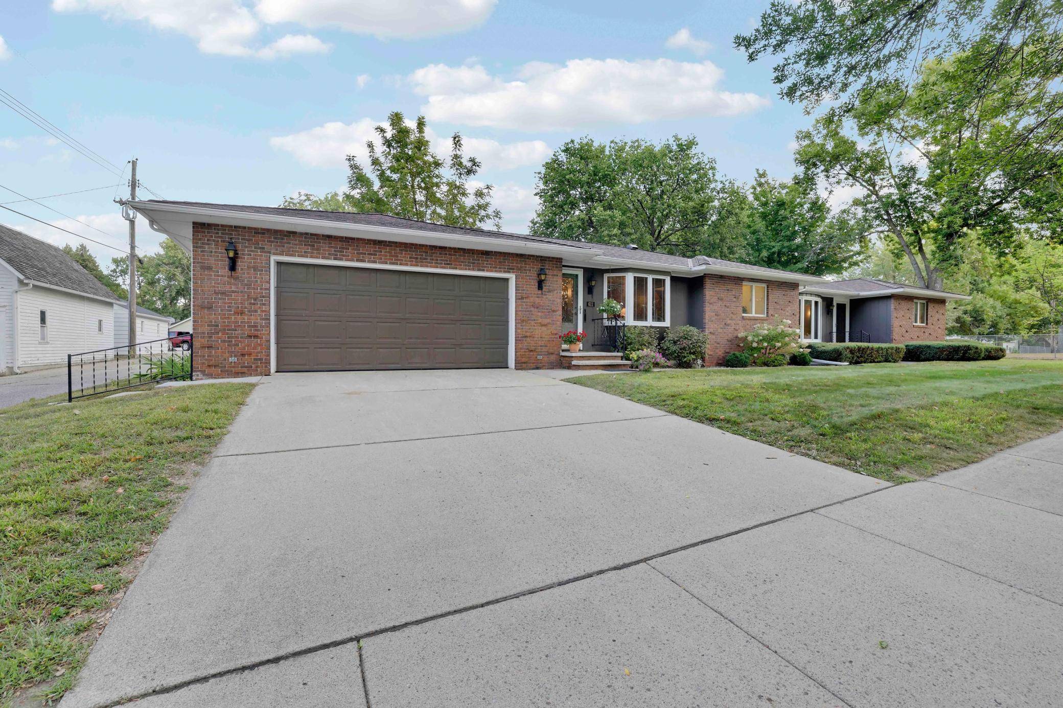 611 E Sheridan AVE, Montevideo, MN 56265