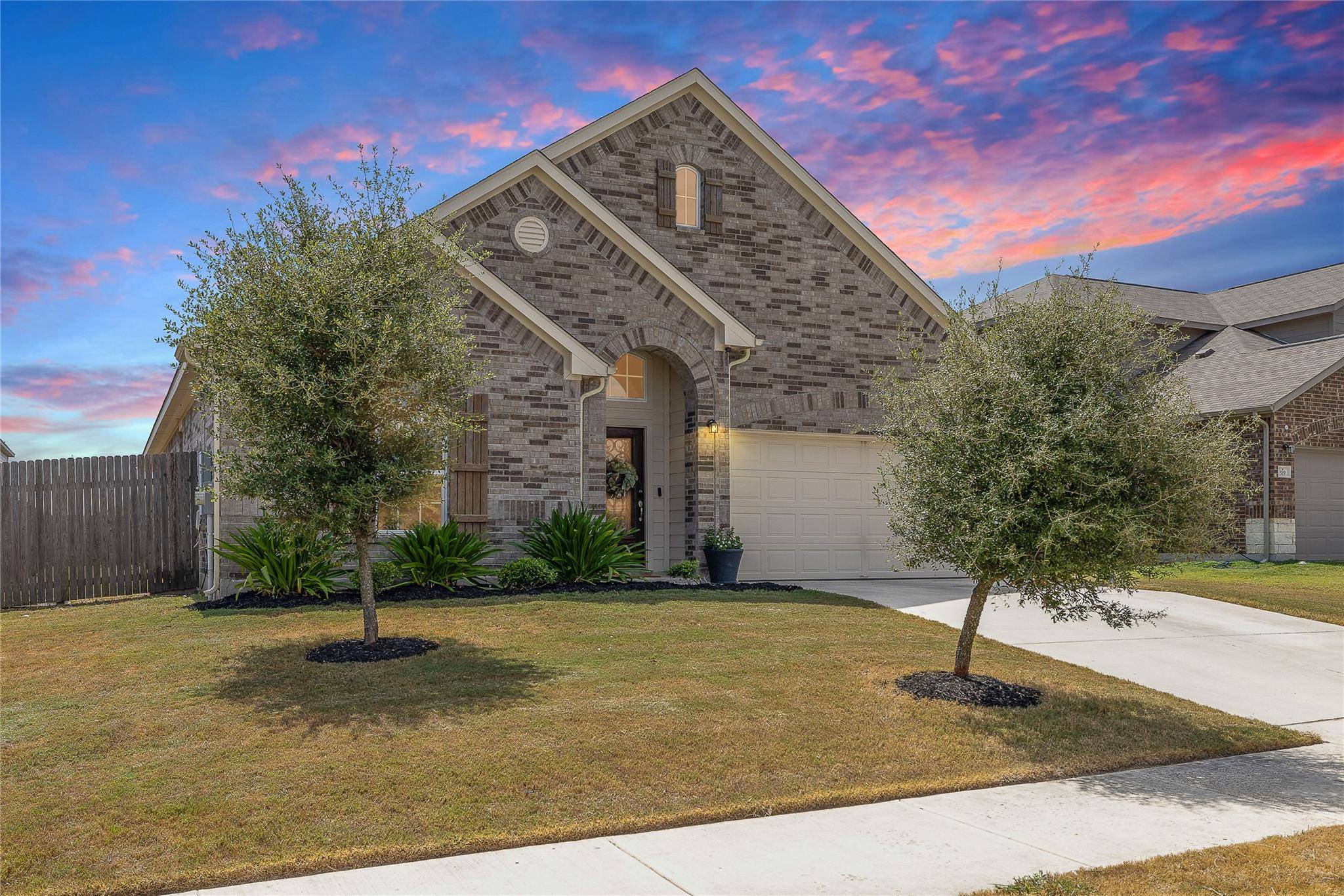 521 Hendelson LN, Hutto, TX 78634