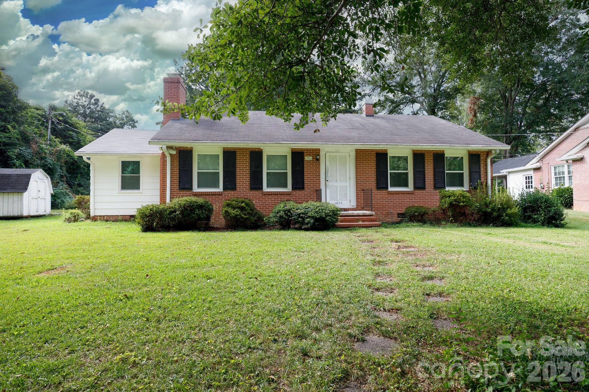 1017 Woodland DR, Gastonia, NC 28054