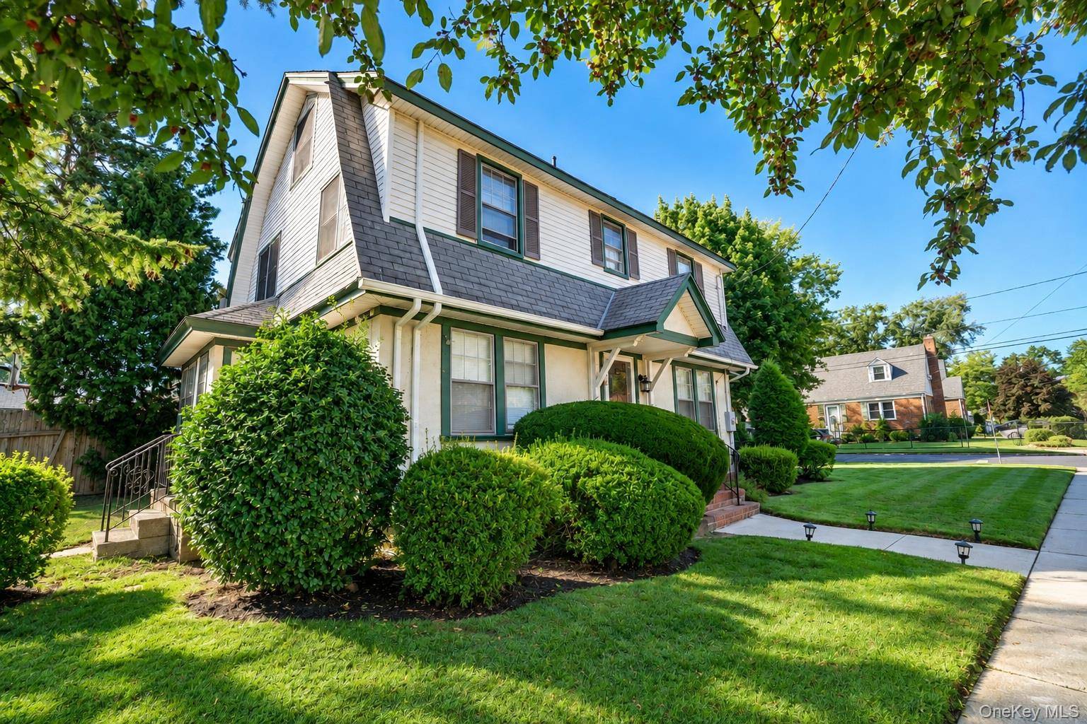 676 6th AVE, New Hyde Park, NY 11040