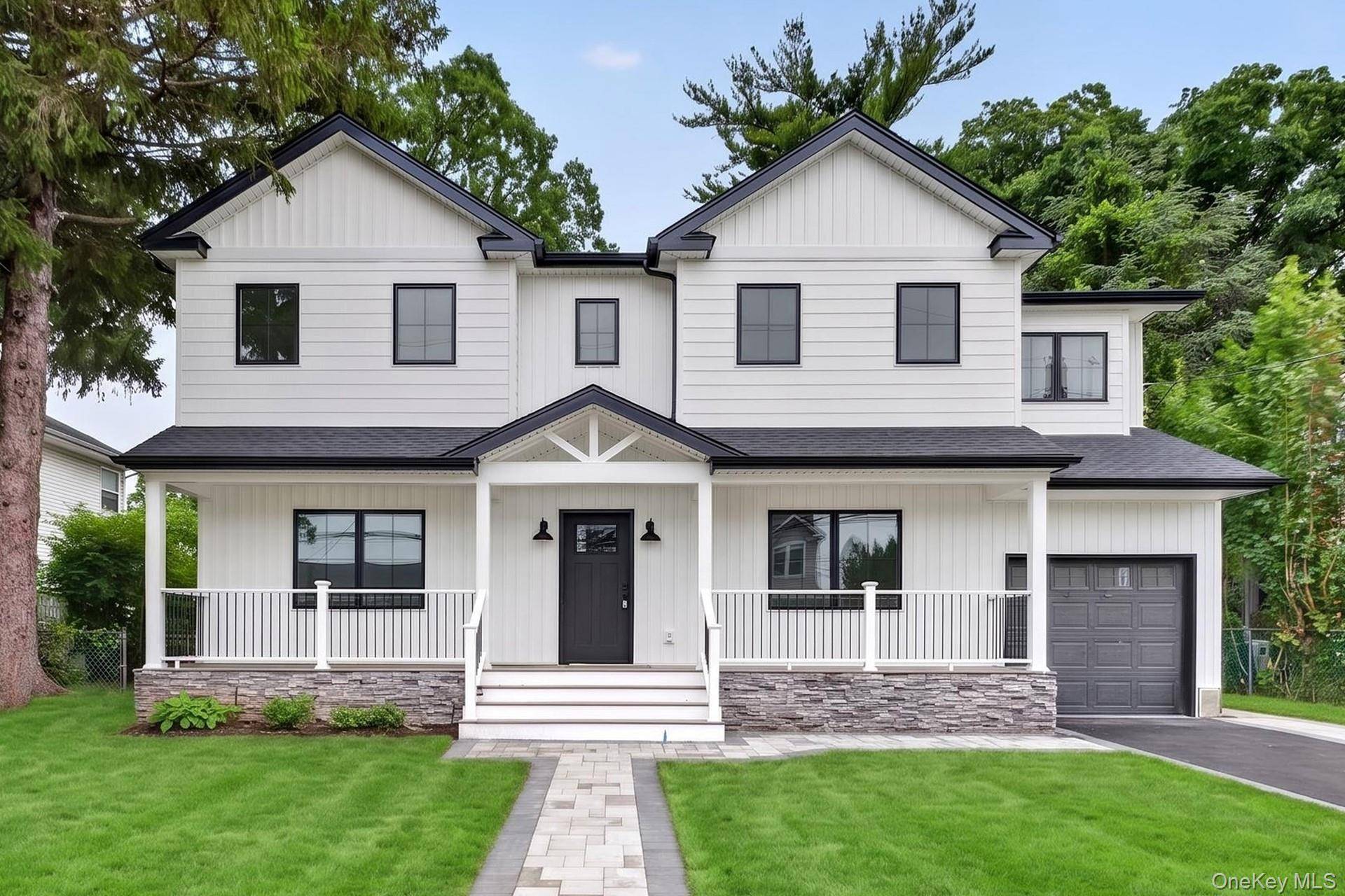 238 N Oak ST, Massapequa, NY 11758