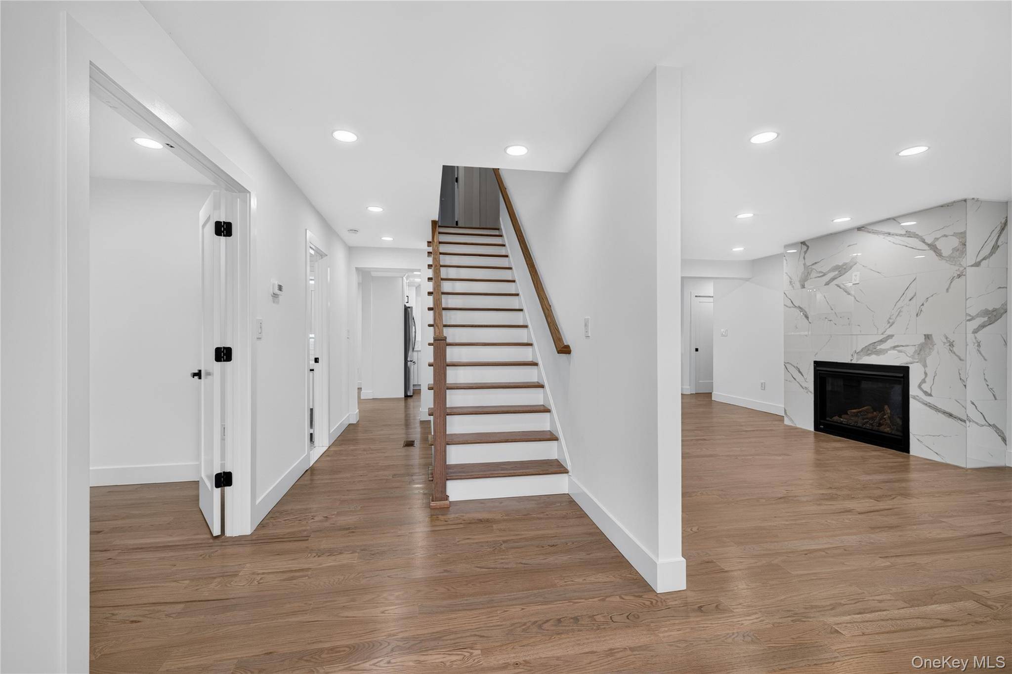 238 N Oak ST, Massapequa, NY 11758