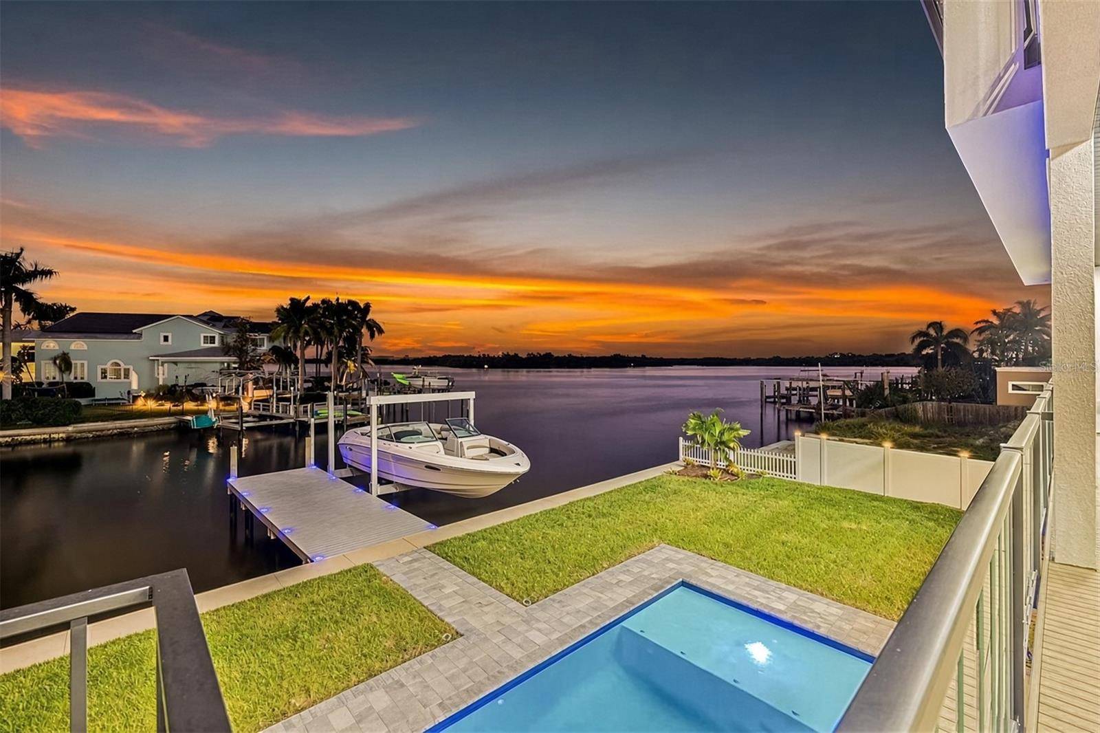 2121 BAYOU GRANDE BLVD NE, St Petersburg, FL 33703