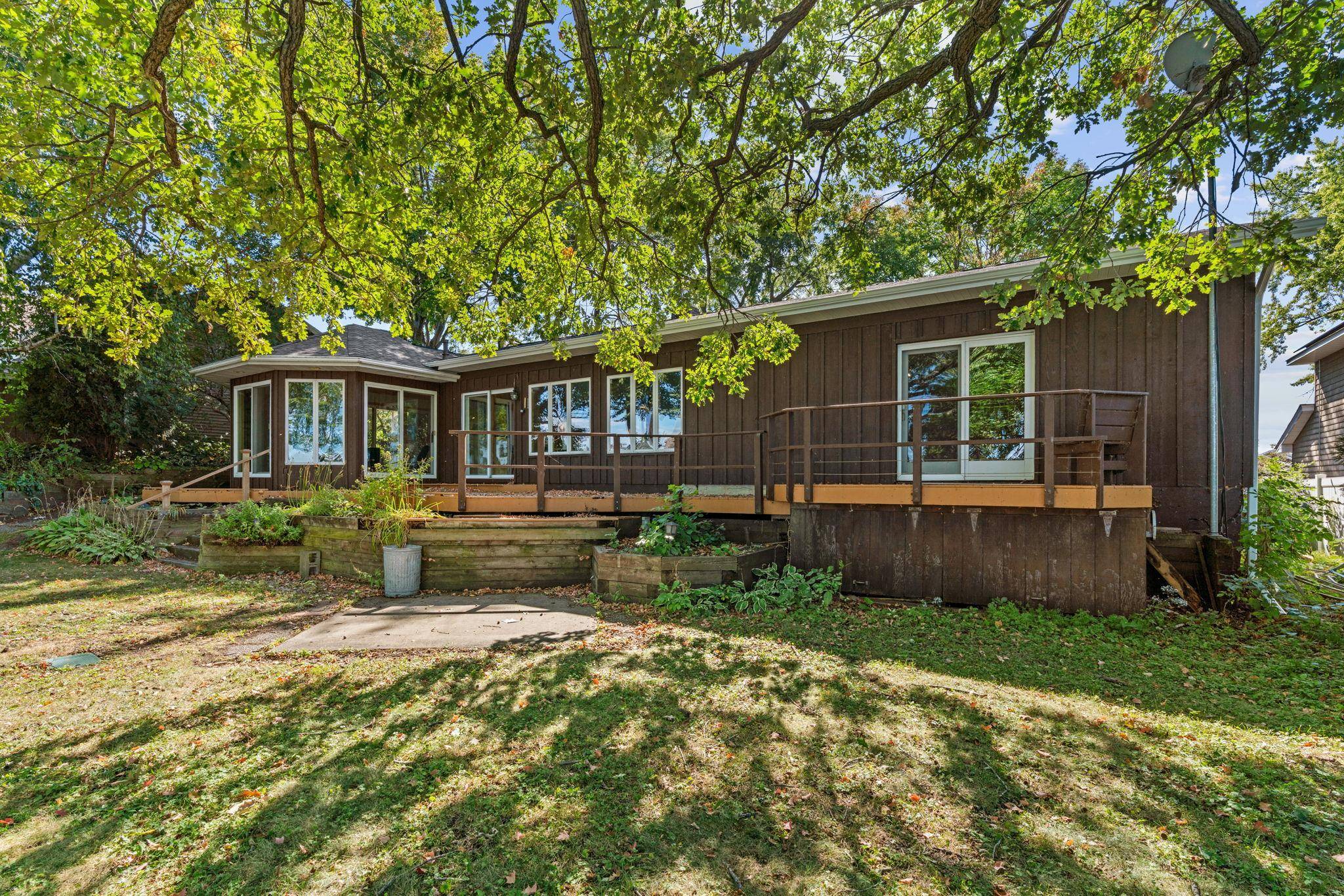 168 Peninsula RD, Medicine Lake, MN 55441
