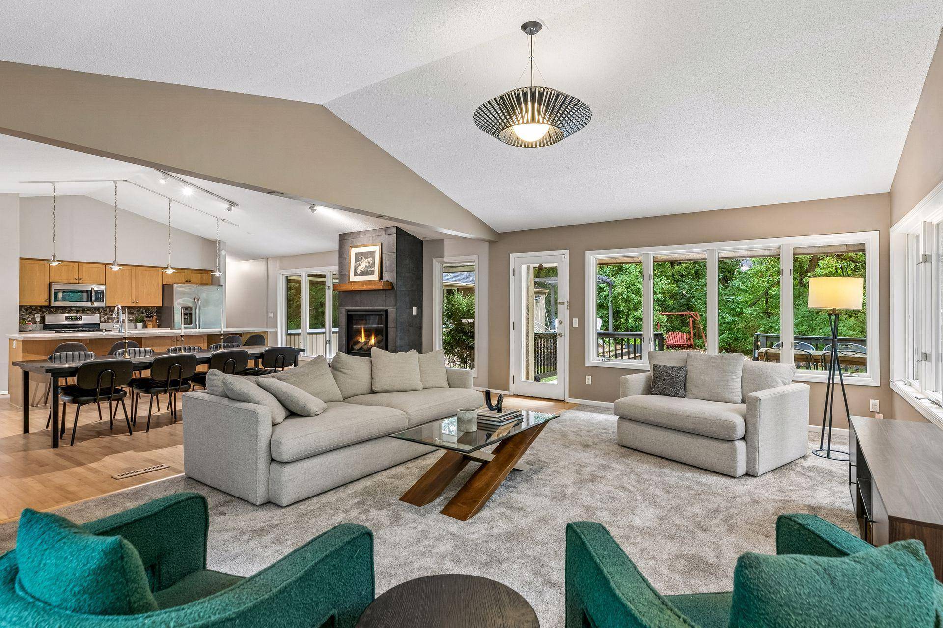 15 High Circle WAY, North Oaks, MN 55127