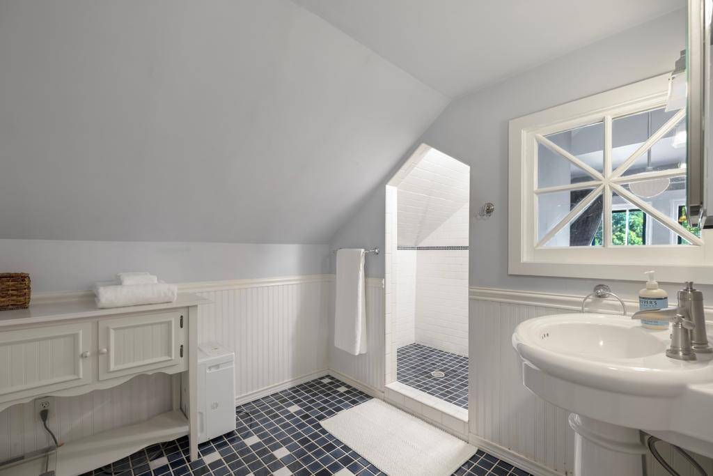 2707 Hayes ST NE, Minneapolis, MN 55418