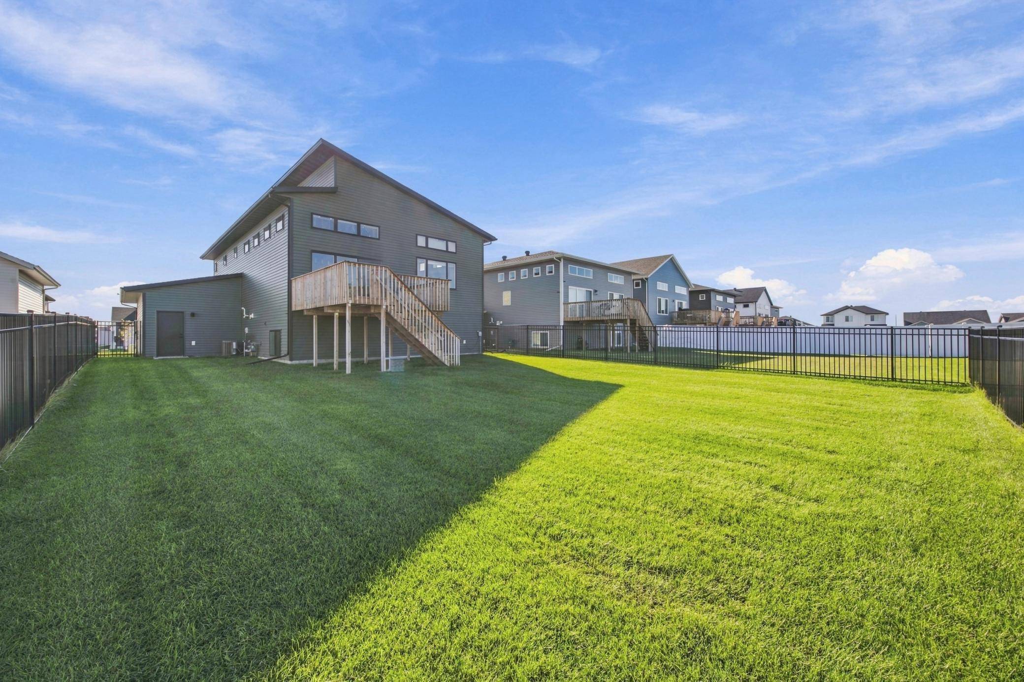 7327 Madelyn LN S, Fargo, ND 58104