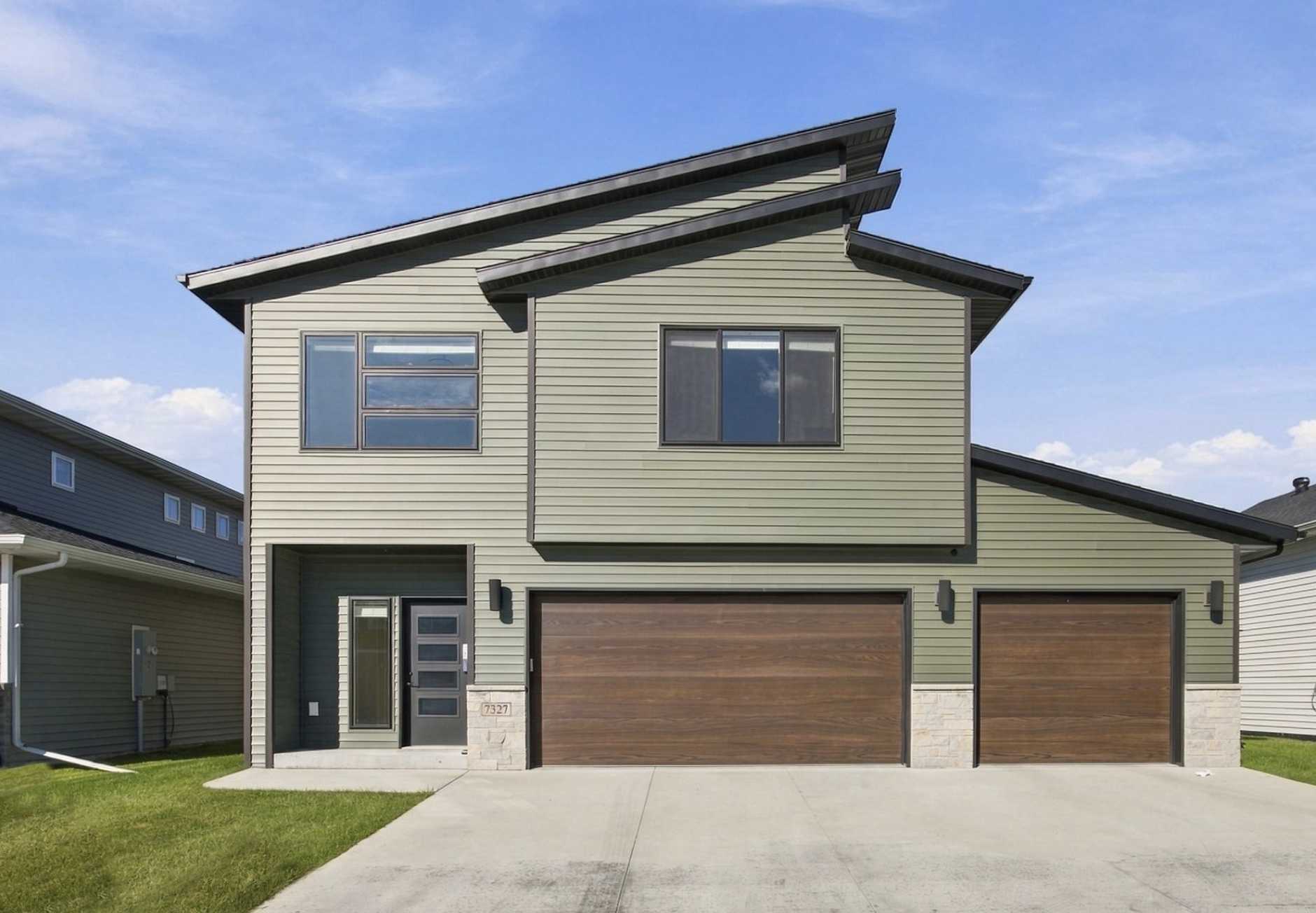 7327 Madelyn LN S, Fargo, ND 58104