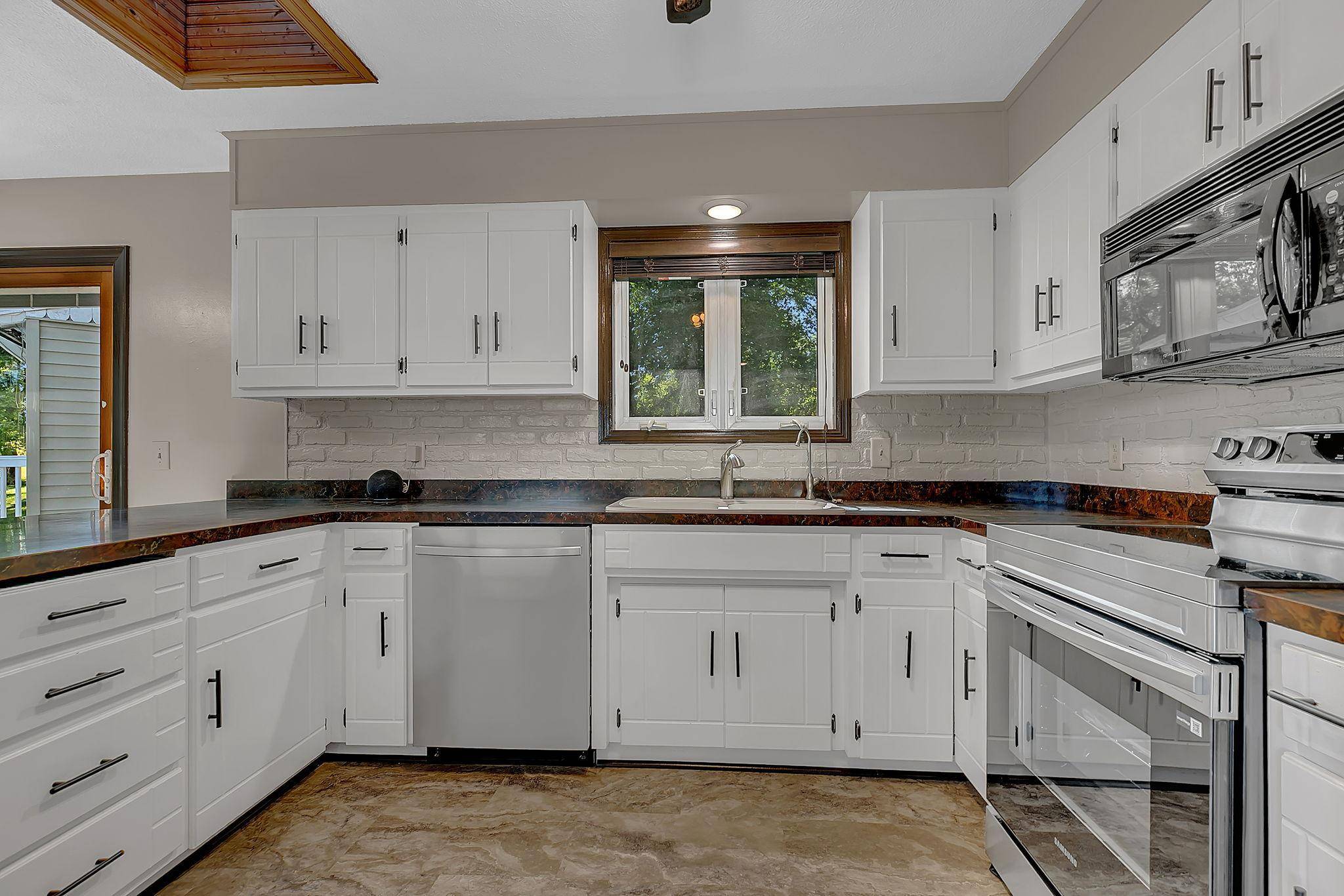 19071 Two Rivers RD, Avon, MN 56310