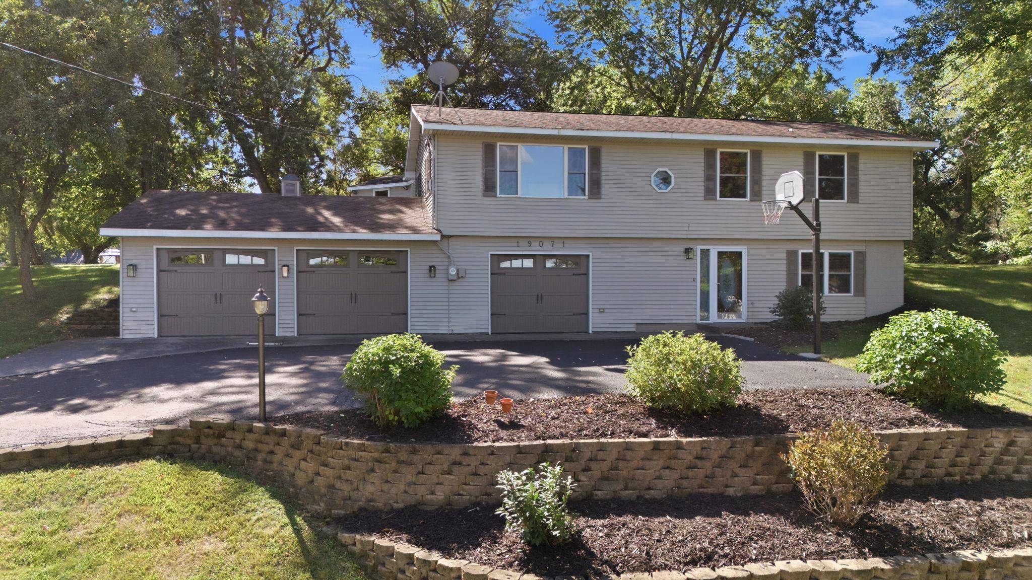 19071 Two Rivers RD, Avon, MN 56310
