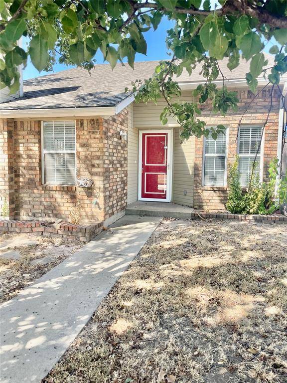 2137 Goodrich DR, Moore, OK 73170