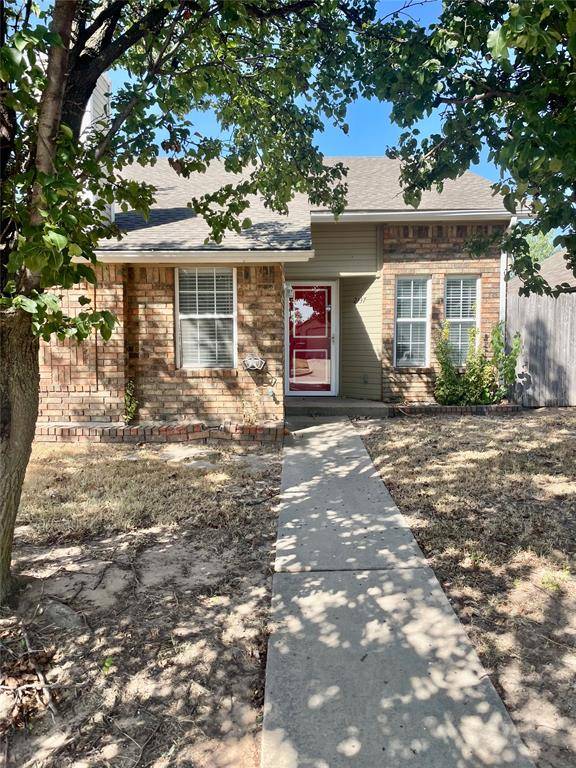 2137 Goodrich DR, Moore, OK 73170