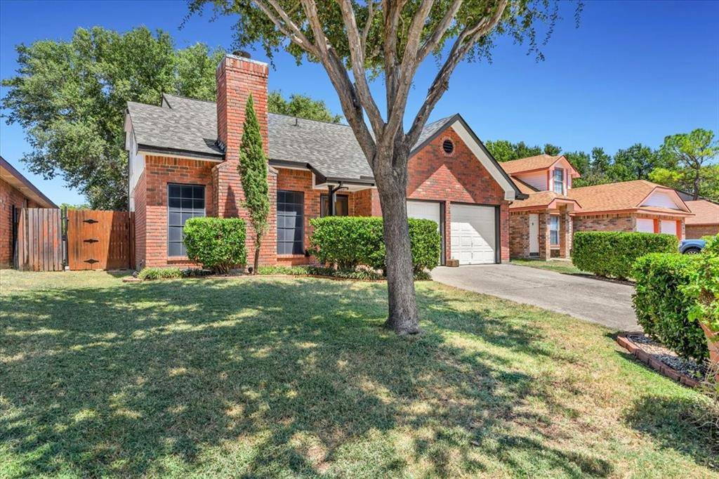 215 Ironbark Drive, Arlington, TX 76018