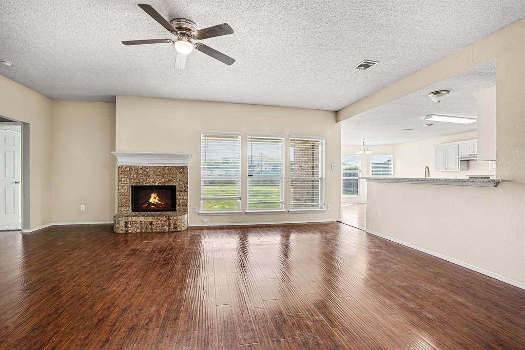 360 Mcmurtry Drive, Arlington, TX 76002