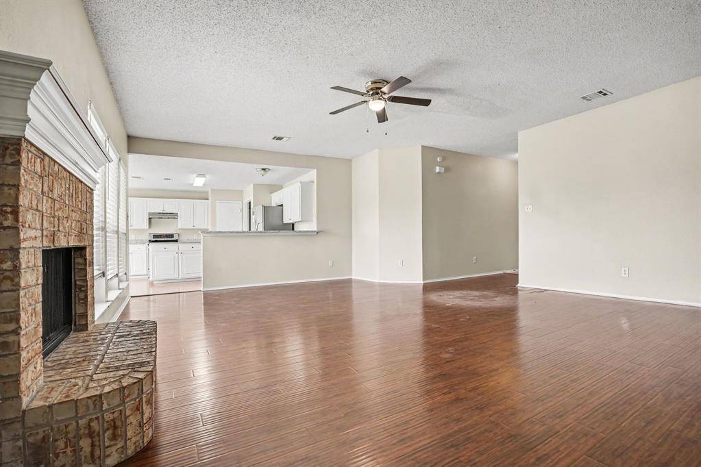 360 Mcmurtry Drive, Arlington, TX 76002