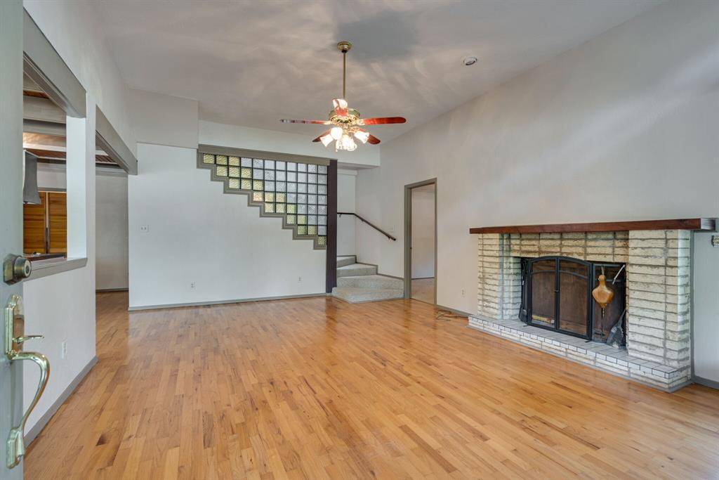 1301 Dublin Street, Grapevine, TX 76051