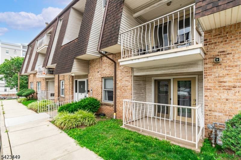 100 W Grand St, Elizabeth City, NJ 07202