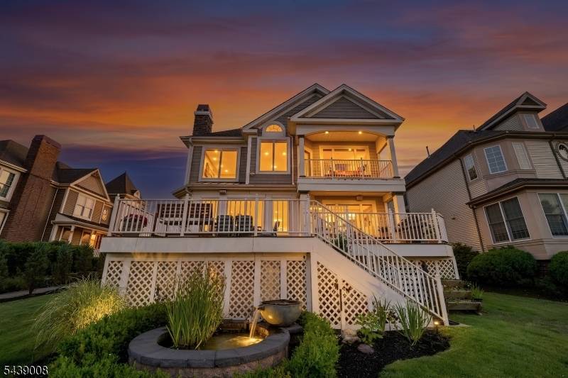 23 Lighthouse Dr, South Amboy City, NJ 08879