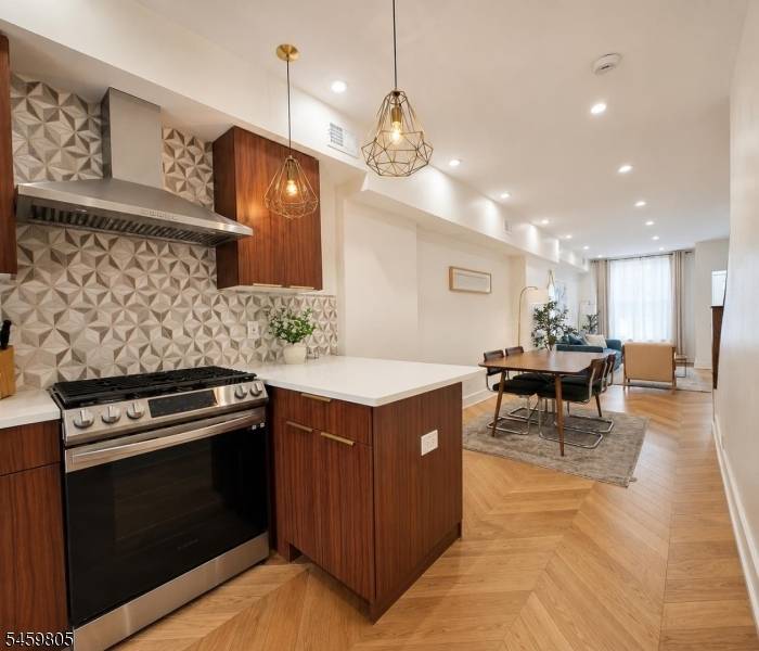 522 Martin Luther King Jr Dr, Jersey City, NJ 07304