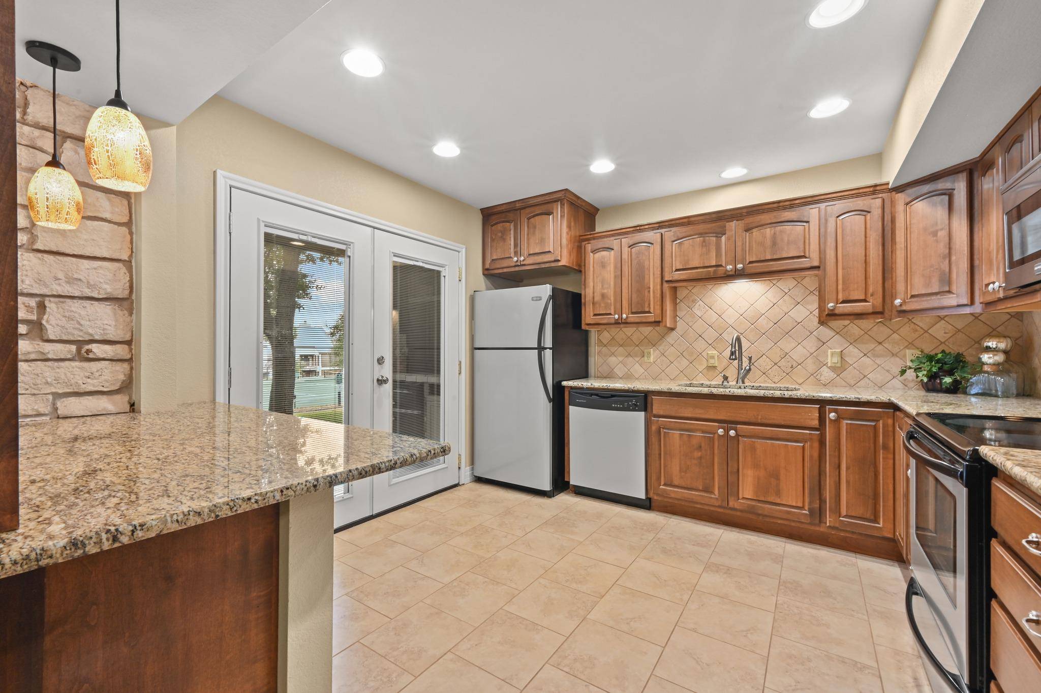 176 World Of Tennis SQ, Lakeway, TX 78734