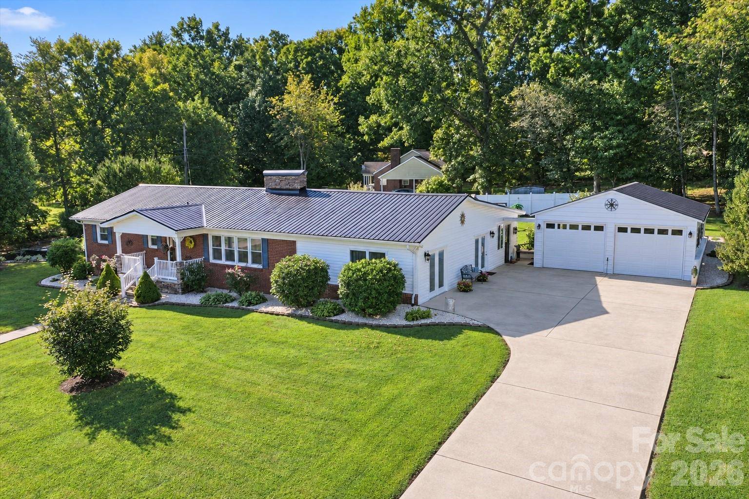 105 Merrywood DR, Lenoir, NC 28645