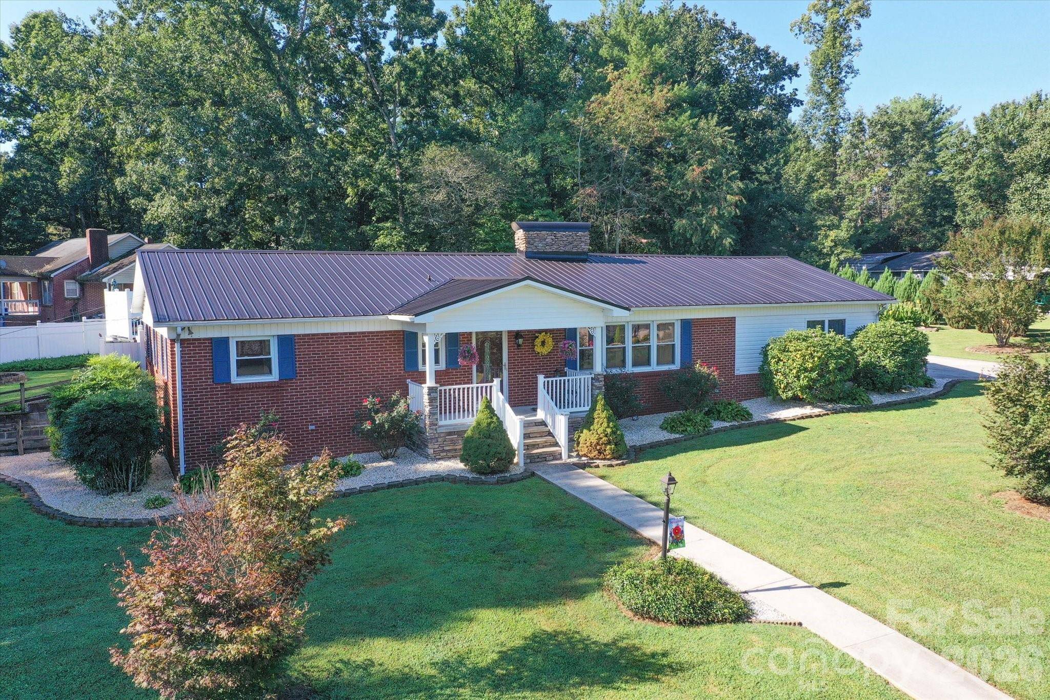 105 Merrywood DR, Lenoir, NC 28645