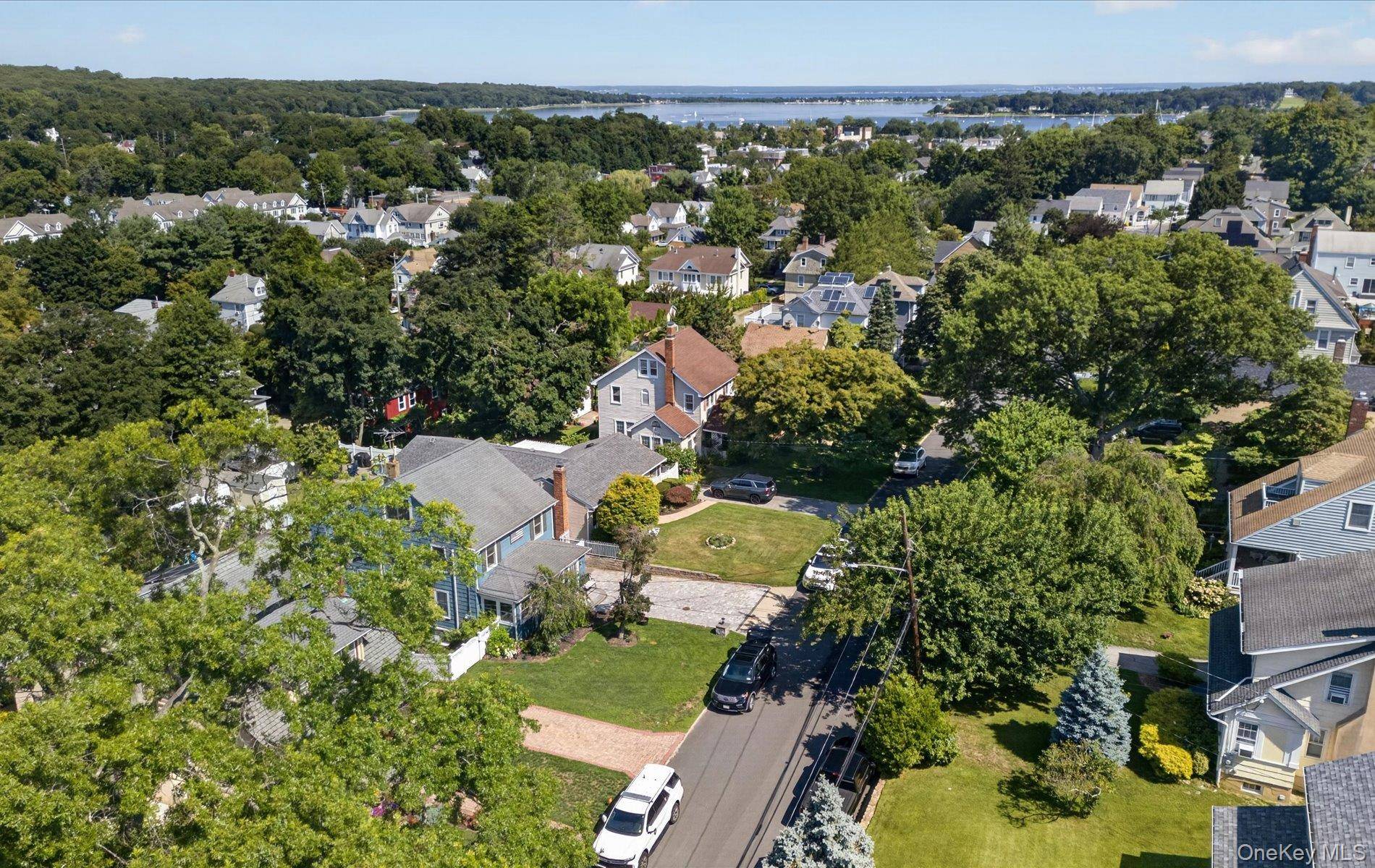 182 School ST, Oyster Bay, NY 11771