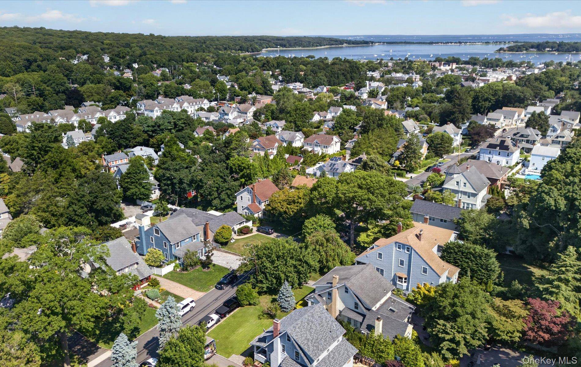 182 School ST, Oyster Bay, NY 11771