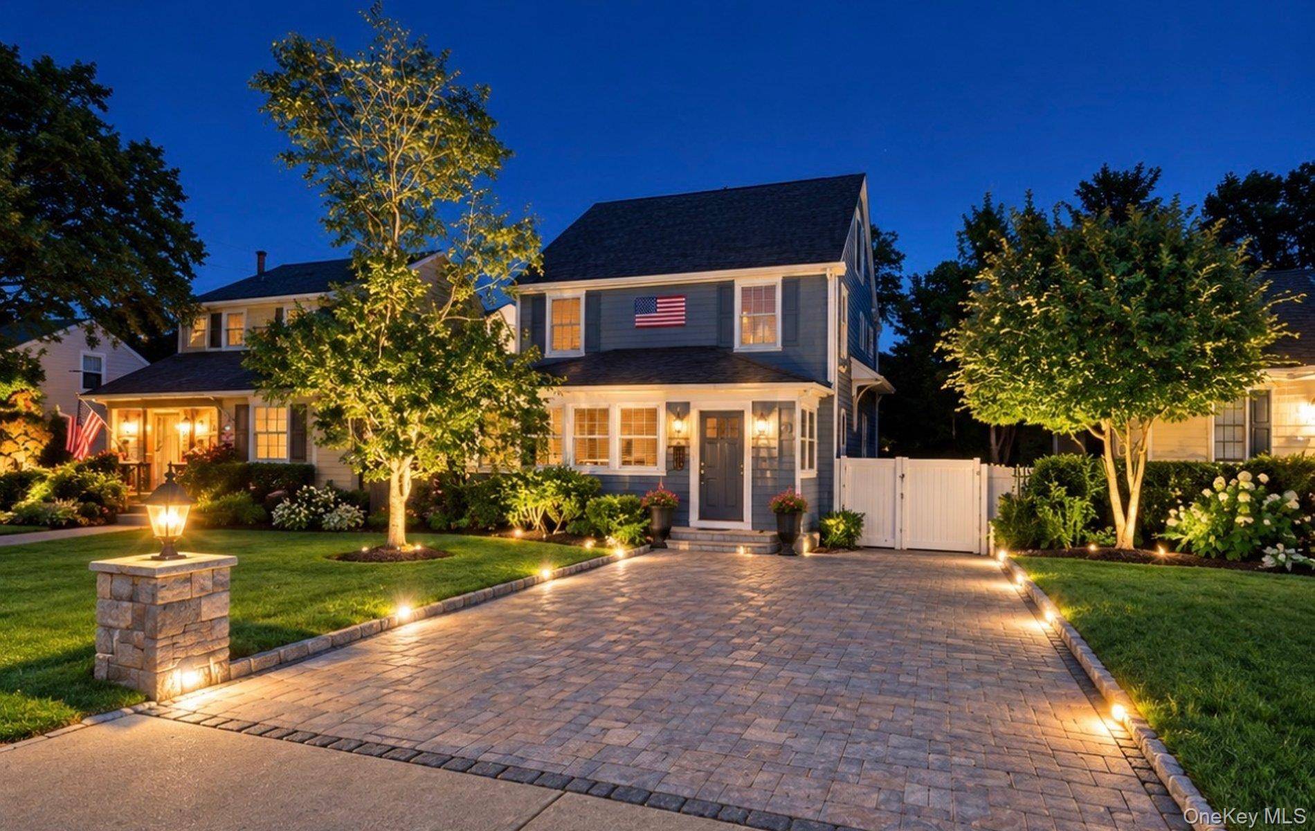 182 School ST, Oyster Bay, NY 11771