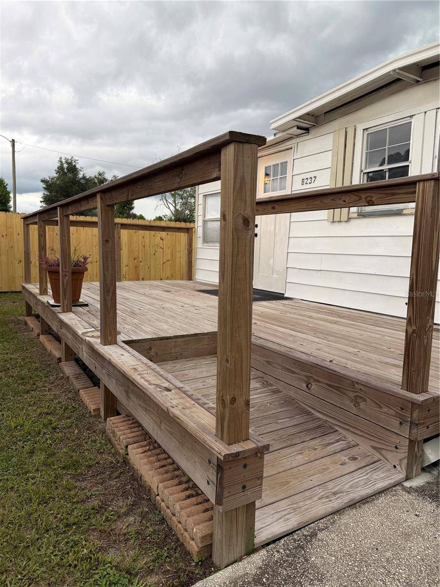 6237 NEW YORK ST, Zephyrhills, FL 33542