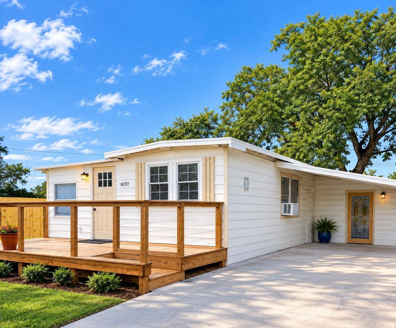 6237 NEW YORK ST, Zephyrhills, FL 33542