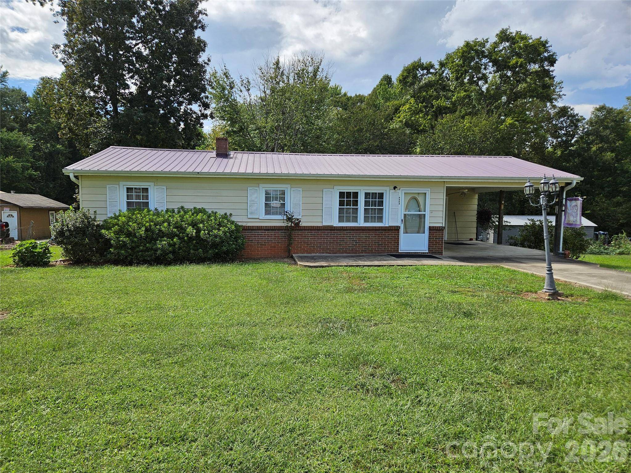 2648 Rose PL, Lenoir, NC 28645