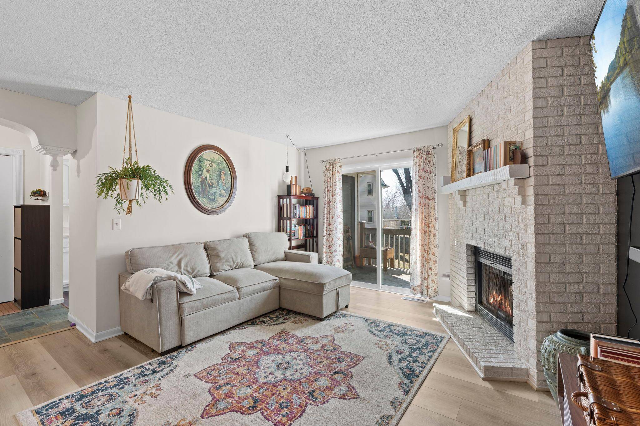 3861 Gold PT #B, Eagan, MN 55122