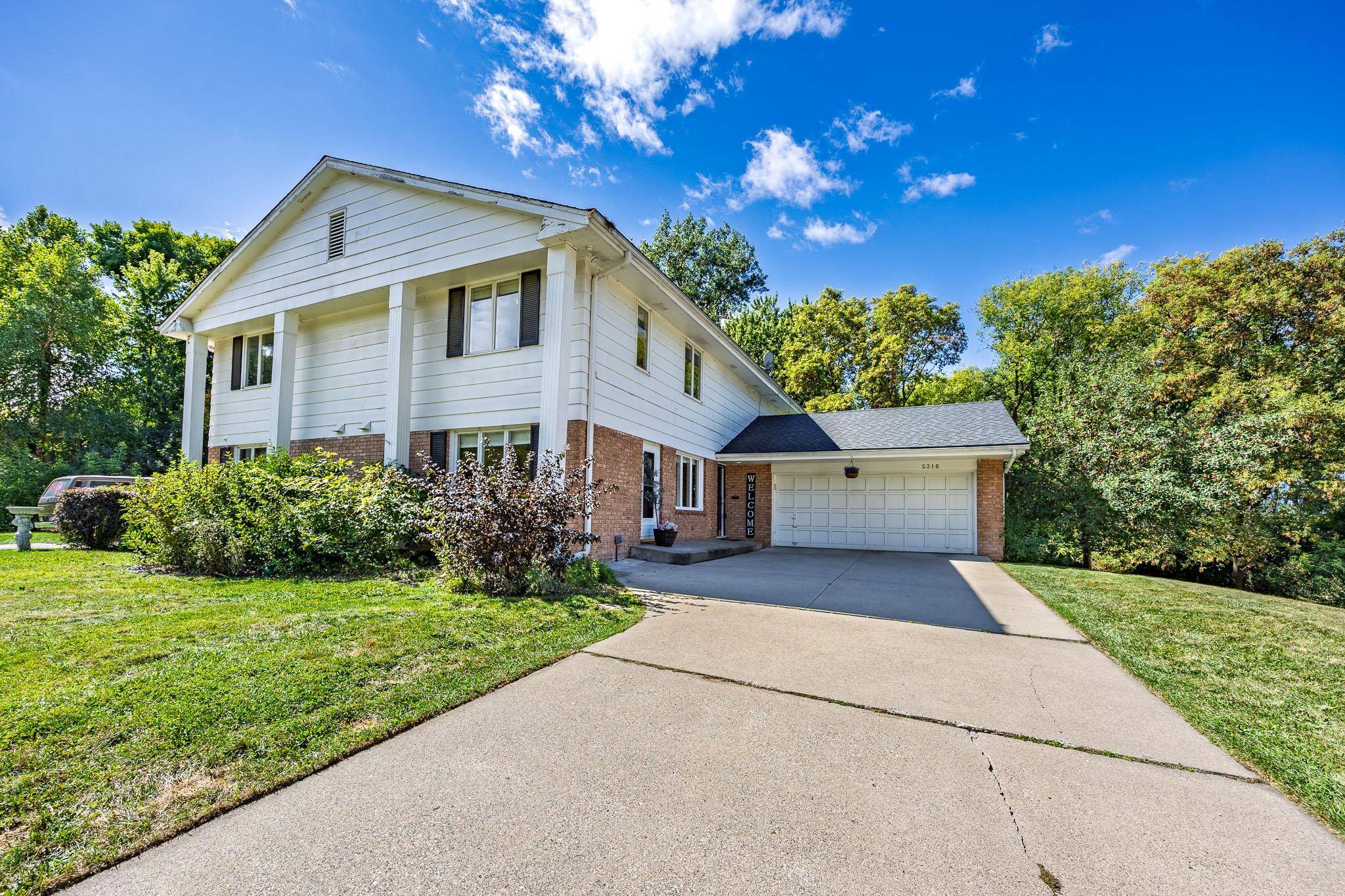 5316 Malibu DR, Edina, MN 55436