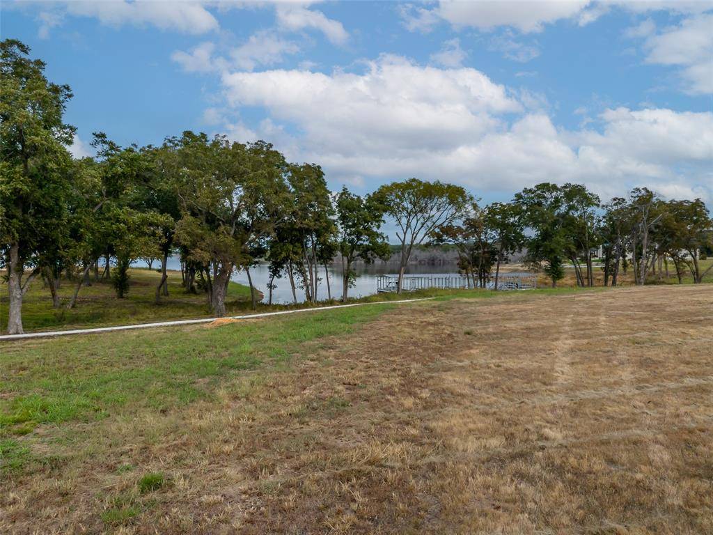 800 Peninsula Drive, Honey Grove, TX 75446