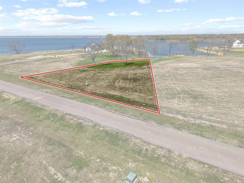 800 Peninsula Drive, Honey Grove, TX 75446